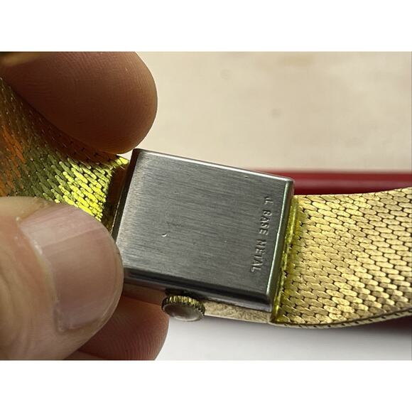 VINTAGE LADIES DOMINION WRIST WATCH, RUNNING 17 JEWEL - Picture 9 of 10